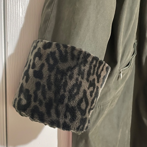 Woman's Fall/winter Jacket - Picture 5 of 7